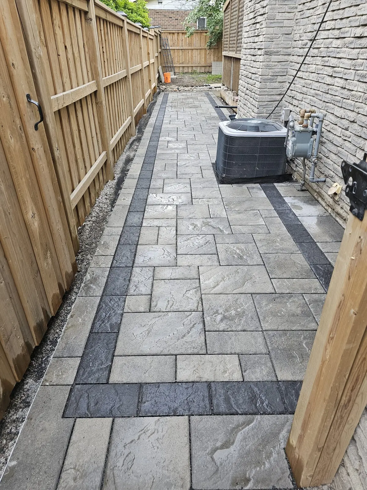 Interlocking paver side walkway with contrast border